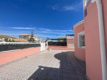 18994-villa-for-sale-in-play-flamenca-4198424