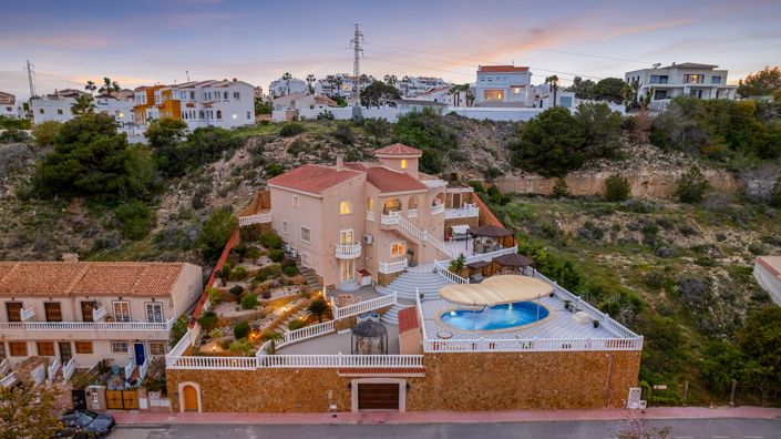 Image No.1-7 Bed Villa for sale
