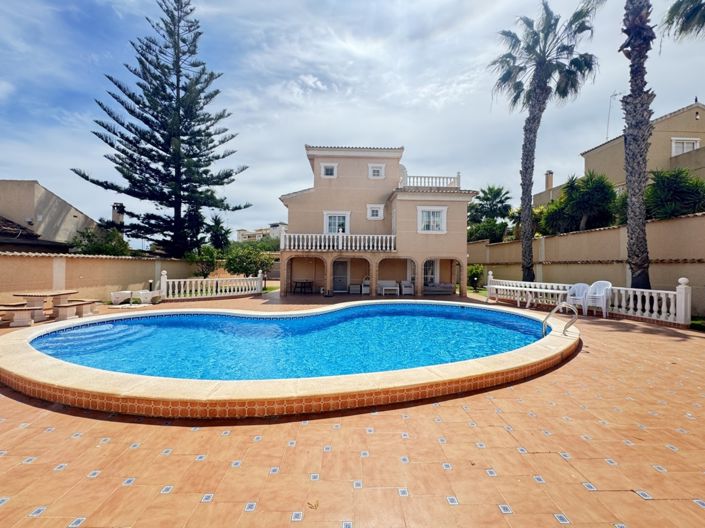 Image No.1-Villa de 5 chambres à vendre à La Zenia