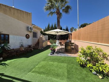 villa-in-villamartin-9-large