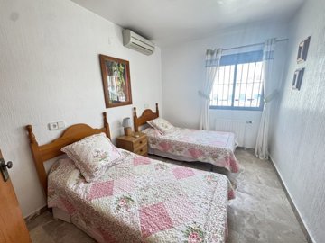 villa-in-villamartin-12-large