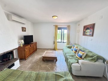 villa-in-villamartin-8-large