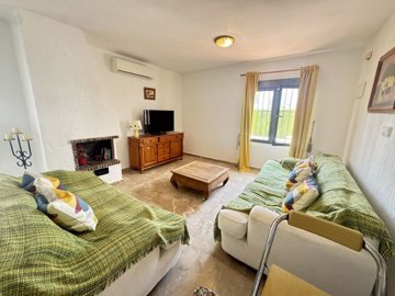villa-in-villamartin-9-large