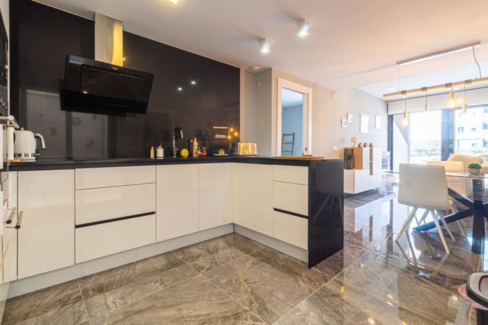 Image No.4-2 Bed Apartment for sale