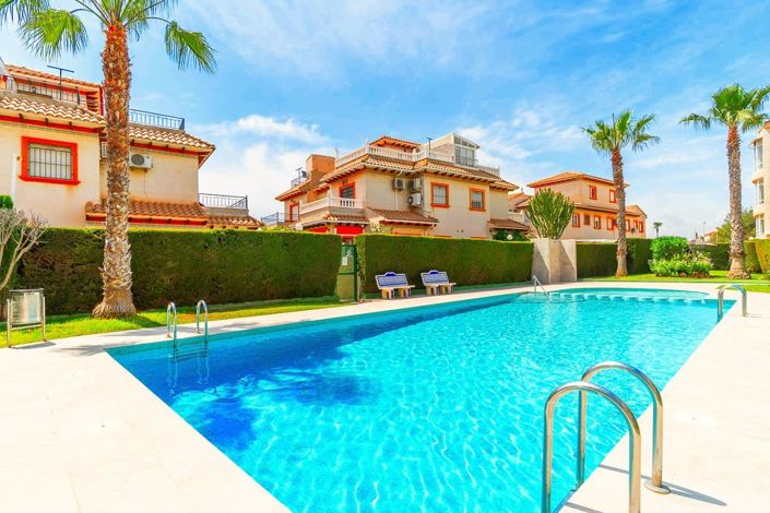Image No.1-3 Bed Villa for sale