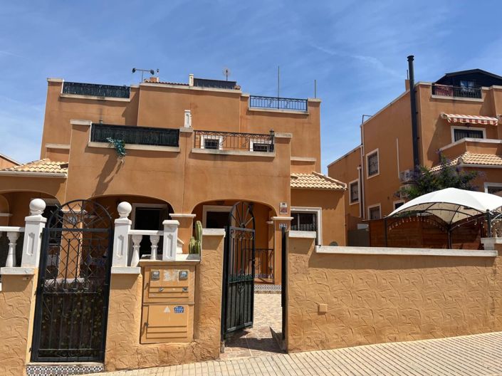 Image No.1-3 Bed Townhouse for sale