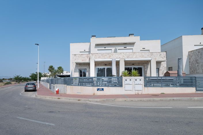 Image No.1-3 Bed Townhouse for sale