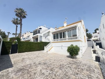 villa-in-villamartin-1-large