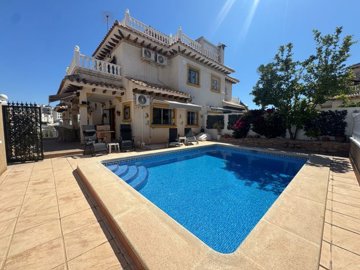 town-house-in-villamartin-1-large