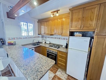 town-house-in-villamartin-10-large
