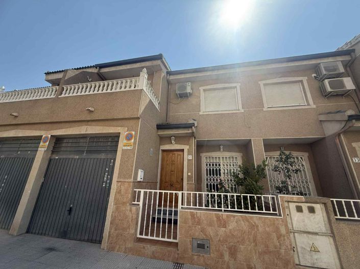 Image No.1-4 Bed Townhouse for sale