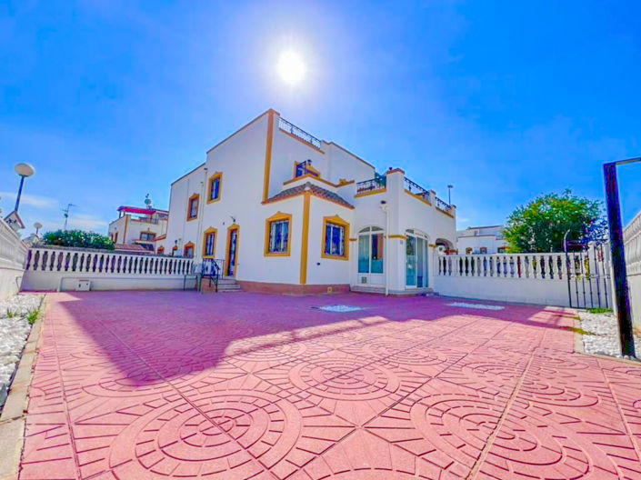 Image No.1-3 Bed Townhouse for sale