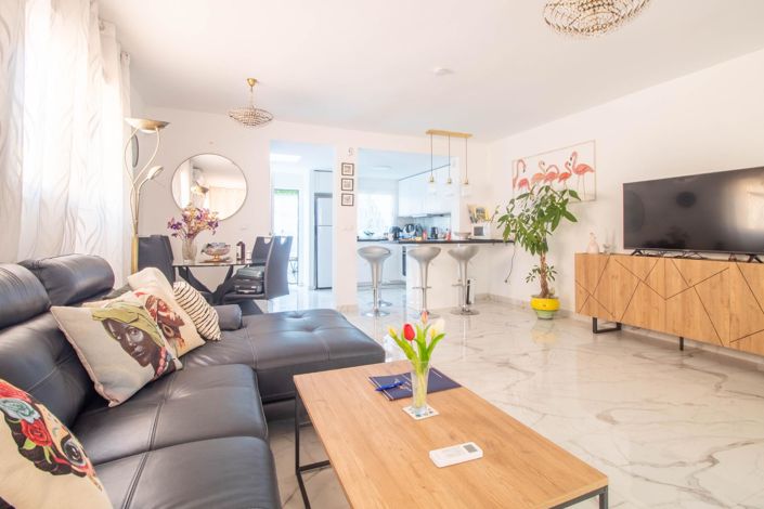 Image No.1-4 Bed Townhouse for sale
