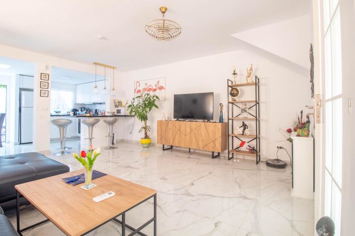 Image No.10-4 Bed Townhouse for sale