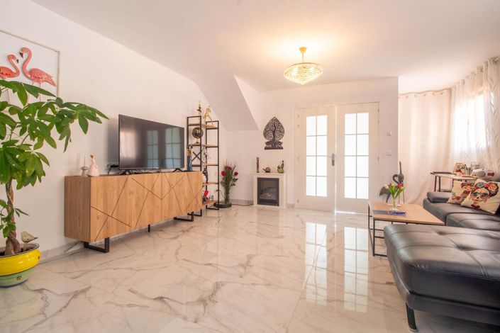 Image No.12-4 Bed Townhouse for sale