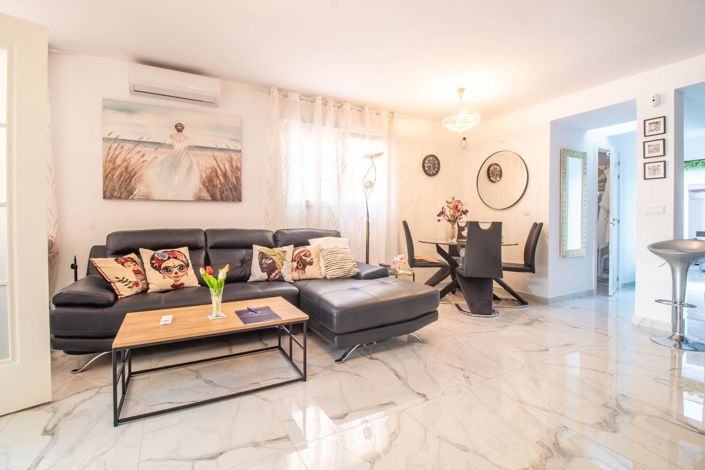 Image No.13-4 Bed Townhouse for sale