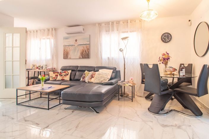 Image No.15-4 Bed Townhouse for sale