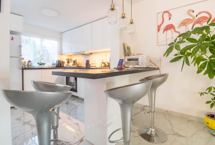 Image No.19-4 Bed Townhouse for sale