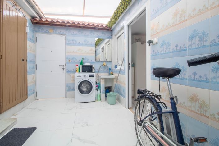 Image No.20-4 Bed Townhouse for sale