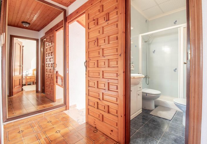 Image No.30-4 Bed Townhouse for sale