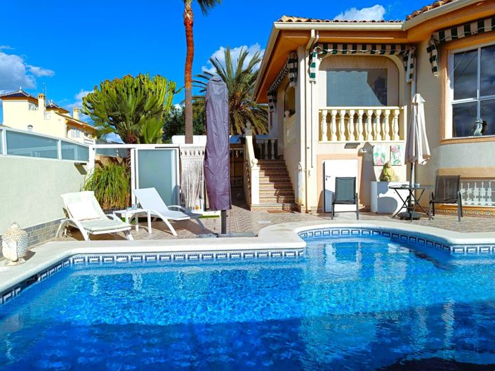 Image No.3-Villa de 5 chambres à vendre à Benijofar