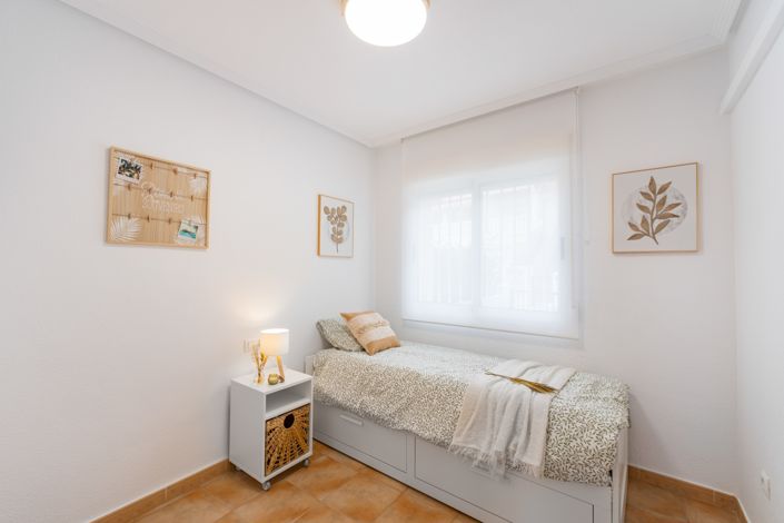 Image No.20-2 Bed Townhouse for sale