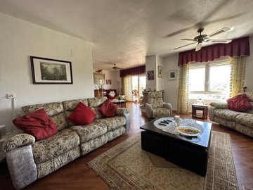 villa-in-villamartin-13-large