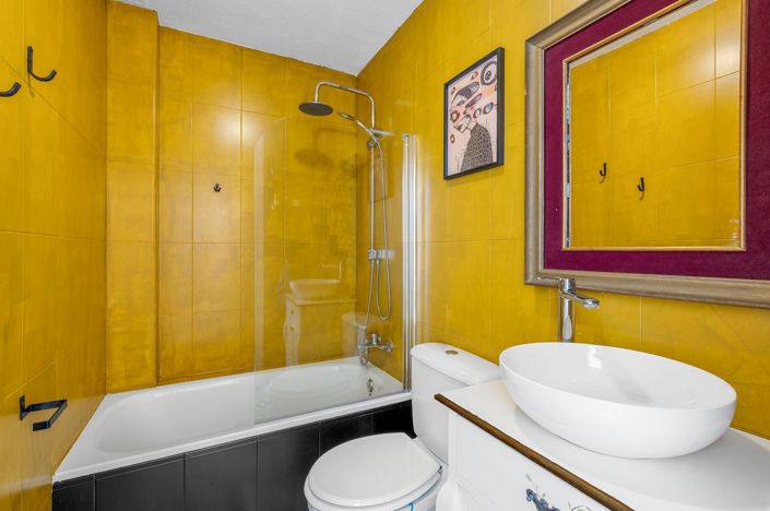 Image No.20-3 Bed Townhouse for sale