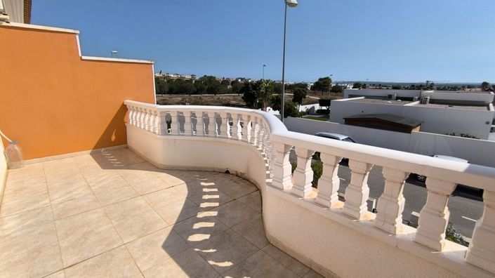 Image No.24-3 Bed Townhouse for sale