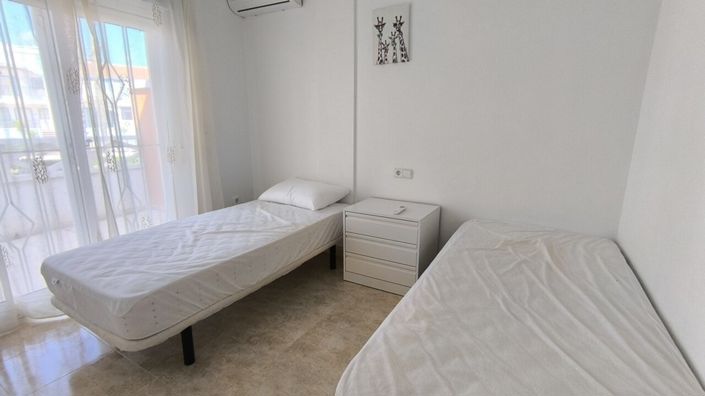 Image No.25-3 Bed Townhouse for sale