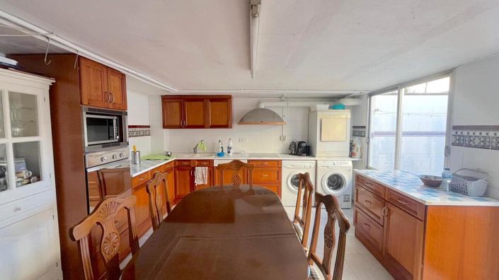 Image No.14-4 Bed Townhouse for sale