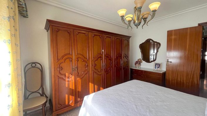 Image No.30-4 Bed Townhouse for sale