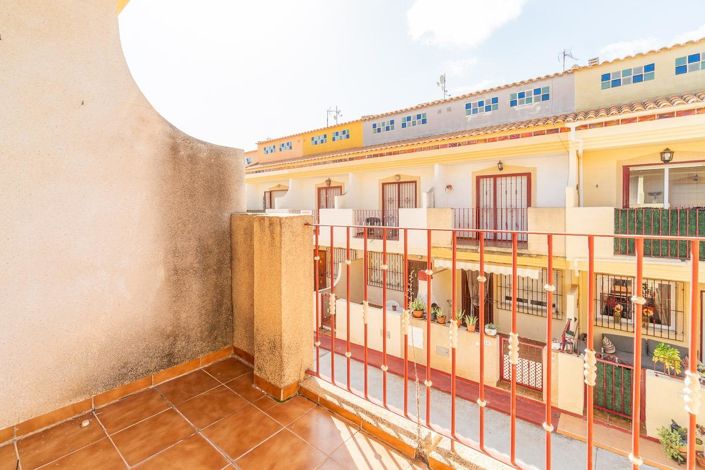 Image No.27-3 Bed Townhouse for sale