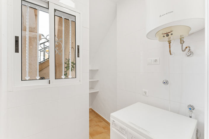 Image No.19-2 Bed Townhouse for sale