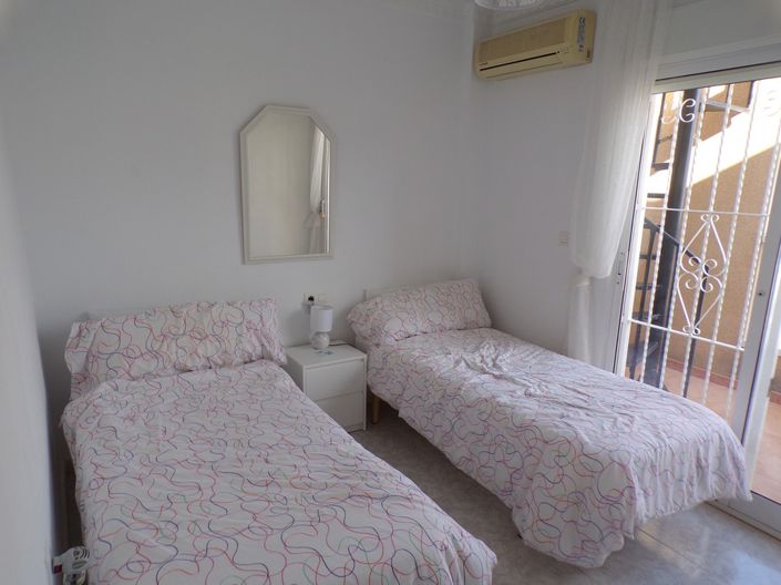 Image No.15-2 Bed Townhouse for sale