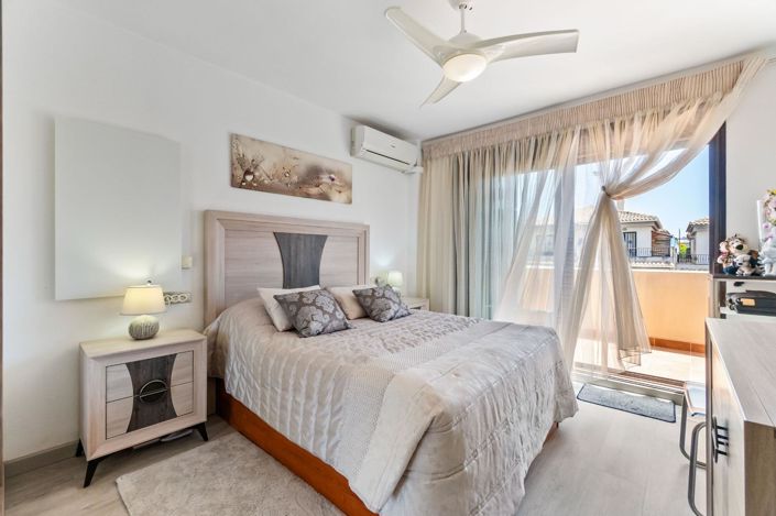 Image No.20-3 Bed Townhouse for sale