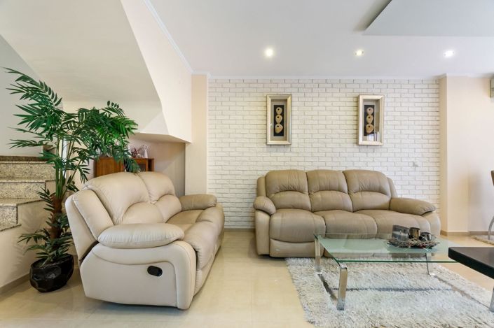 Image No.9-3 Bed Townhouse for sale