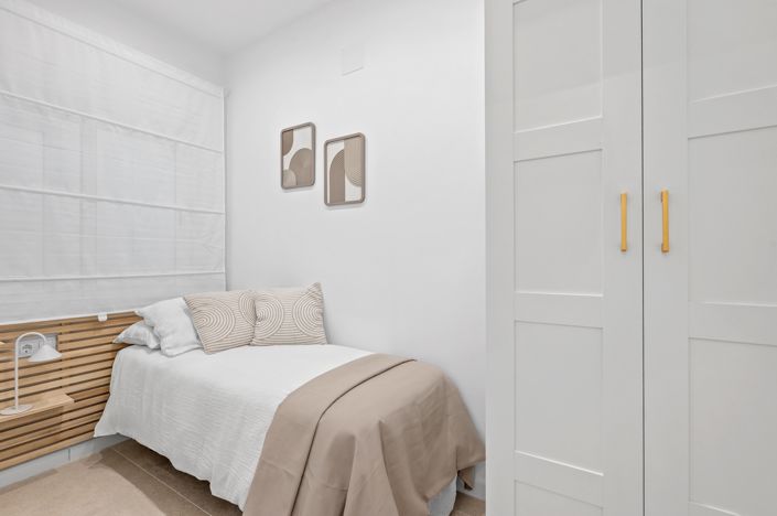 Image No.14-2 Bed Semi-Detached for sale