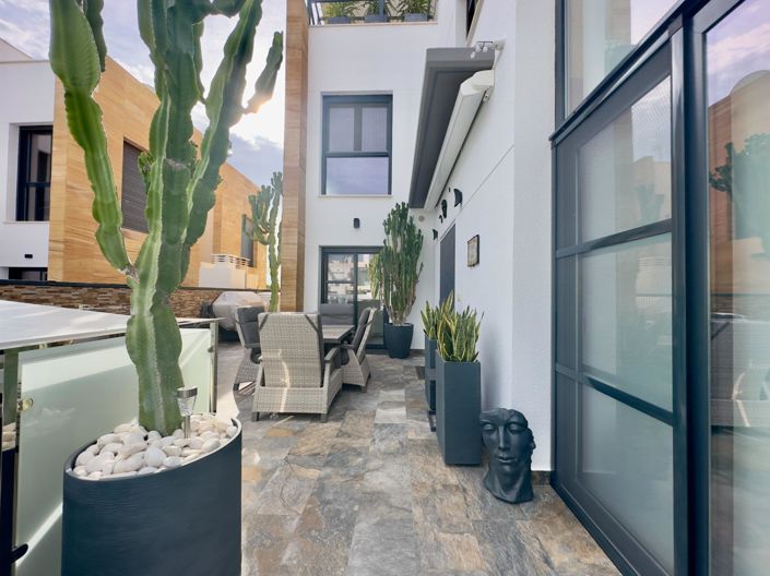 Image No.30-3 Bed Villa for sale