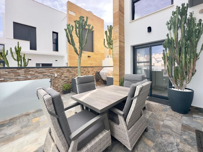 Image No.32-3 Bed Villa for sale