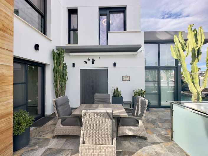 Image No.33-3 Bed Villa for sale