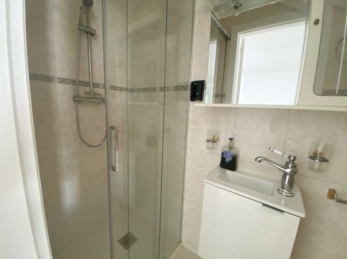 Image No.15-2 Bed Townhouse for sale