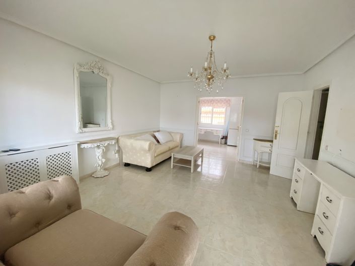 Image No.6-2 Bed Townhouse for sale