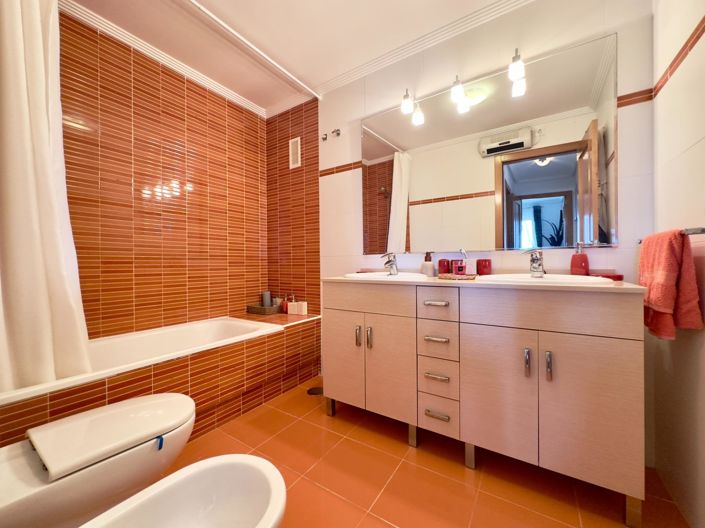 Image No.26-2 Bed Apartment for sale