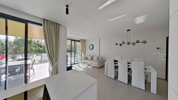 Image No.10-3 Bed Apartment for sale