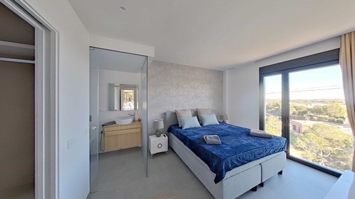 Image No.25-3 Bed Apartment for sale