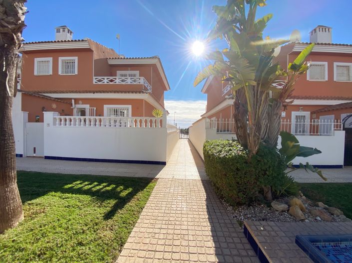 Image No.37-3 Bed Semi-Detached for sale