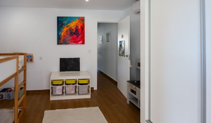 Image No.18-3 Bed Townhouse for sale