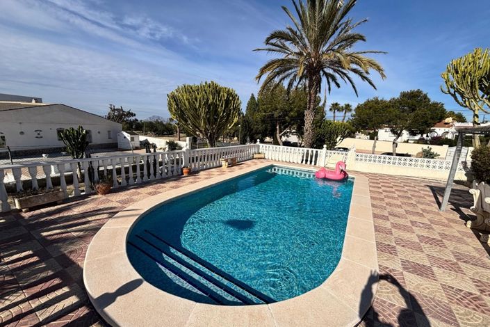 Image No.2-4 Bed Villa for sale