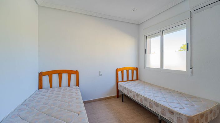 Image No.17-2 Bed Townhouse for sale